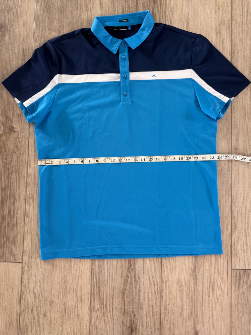 J.Lindeberg Men's Colorblock Polo in Navy and Light Blue - Picture 4 of 5